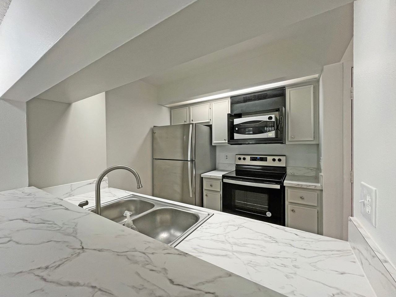 4207 Winding Moss Trl #208 - Photo 7 of 41