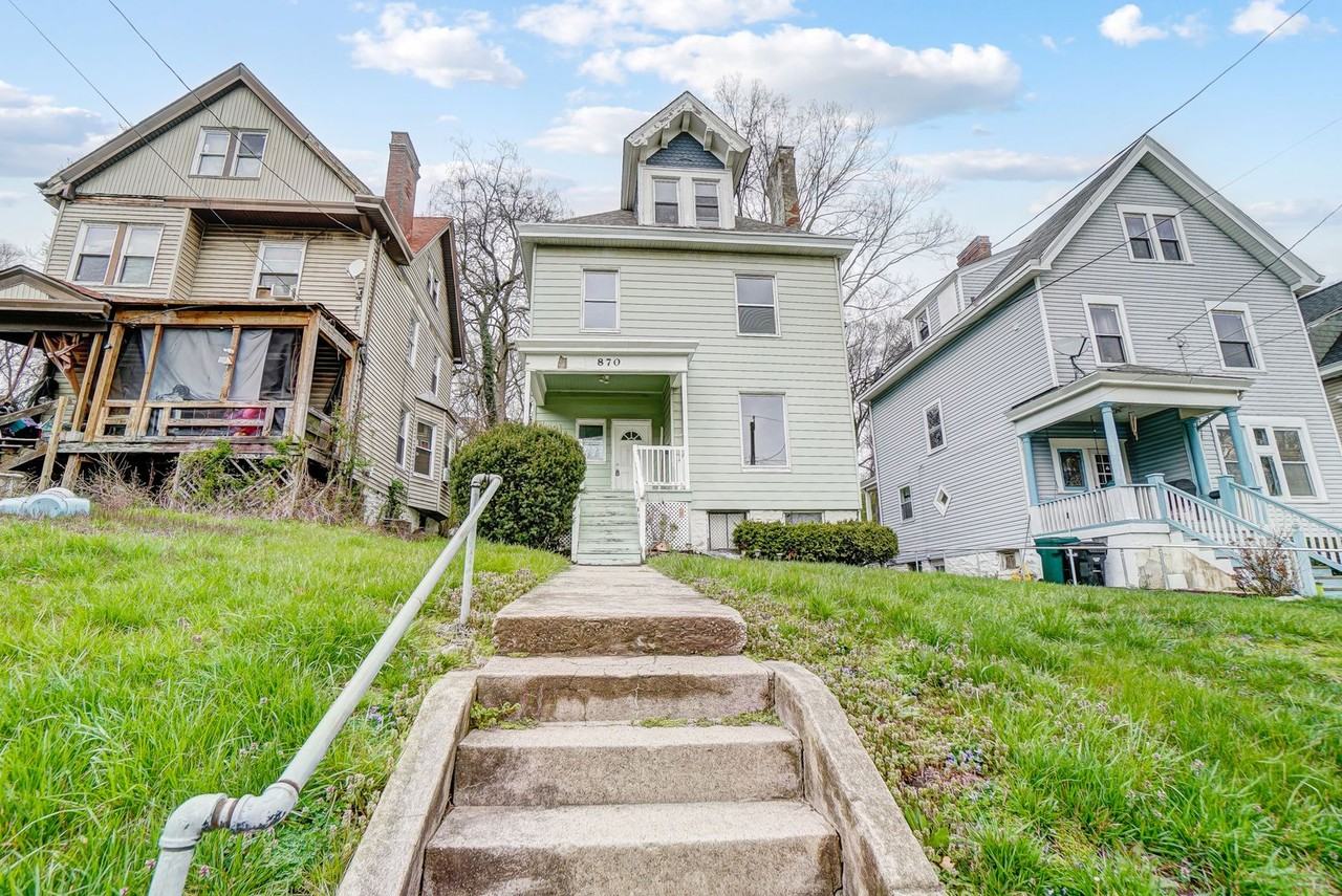 870 Rockdale Ave - Photo 2 of 50