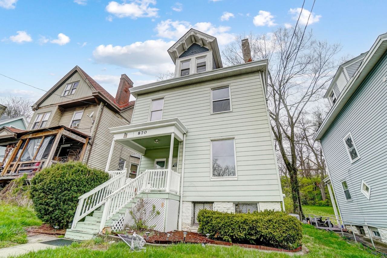 870 Rockdale Ave - Photo 3 of 50