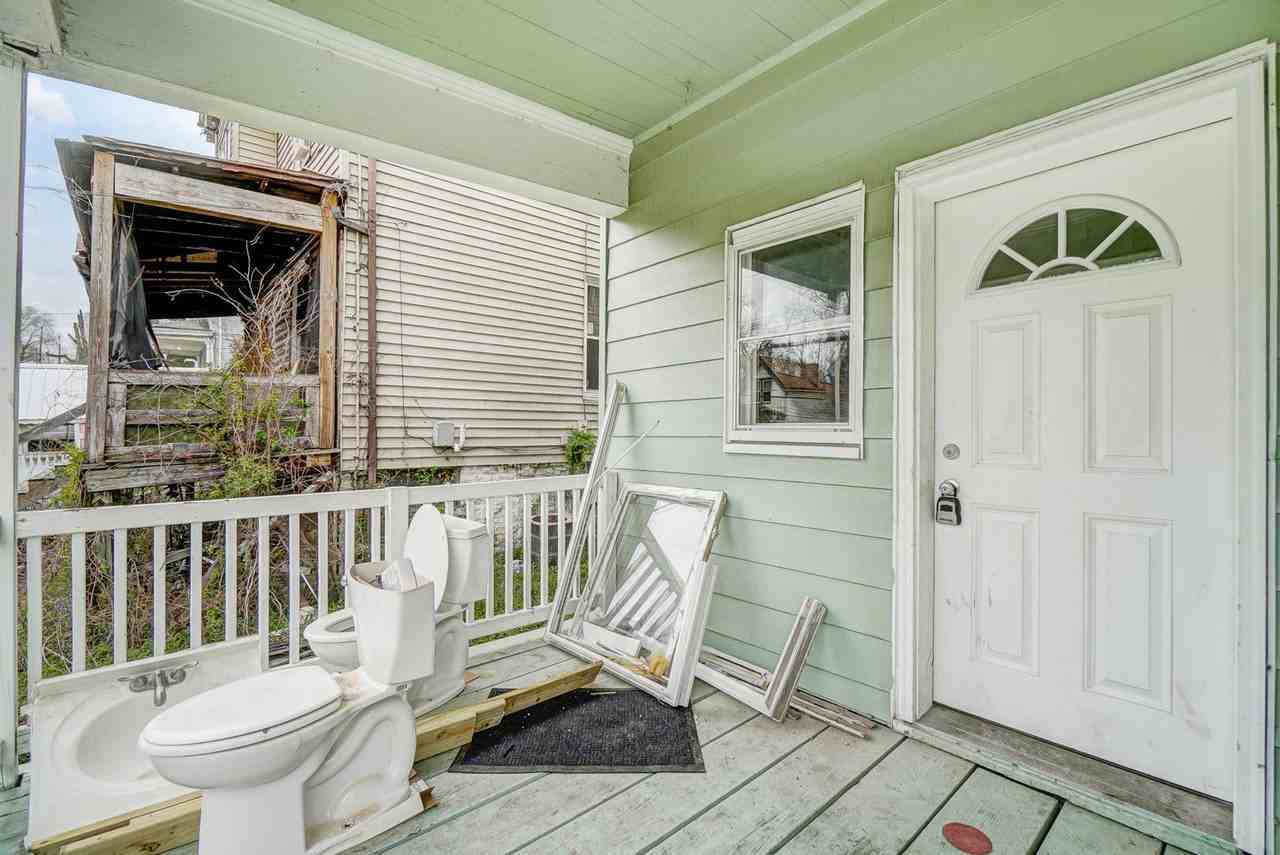 870 Rockdale Ave - Photo 5 of 50