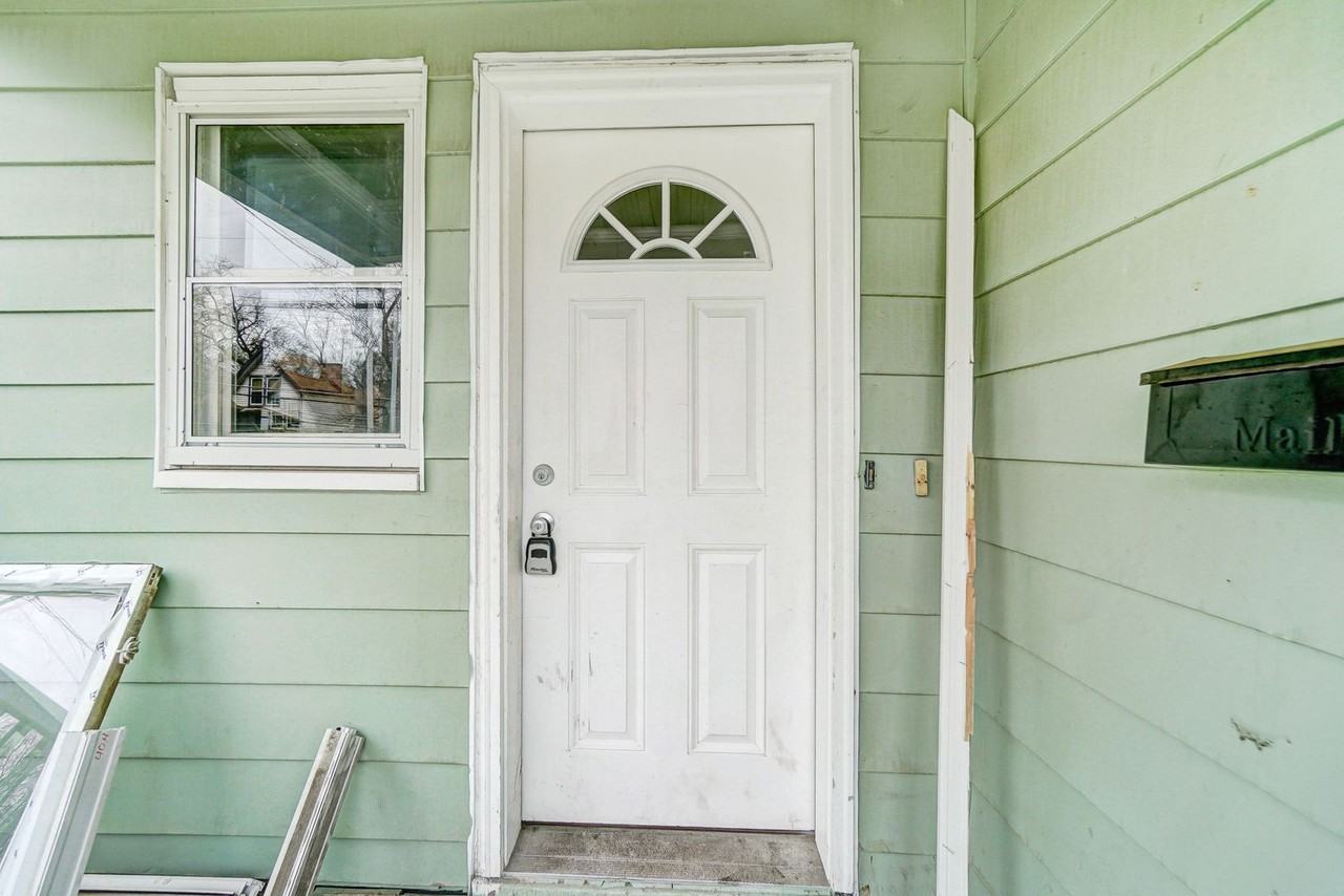 870 Rockdale Ave - Photo 6 of 50