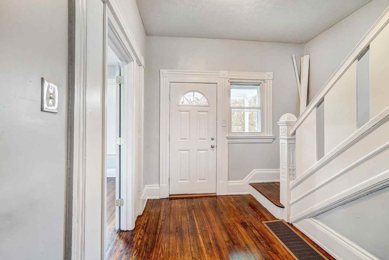 870 Rockdale Ave - Photo 7 of 50