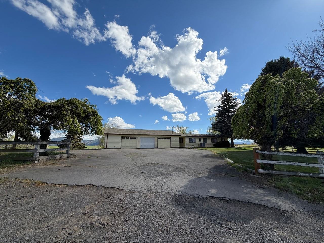 7904 Keller Rd - Photo 2 of 48