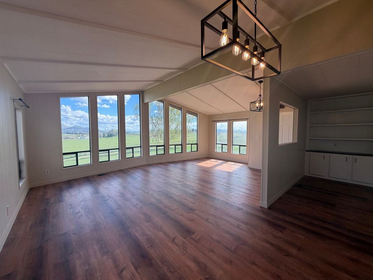 7904 Keller Rd - Photo 3 of 48