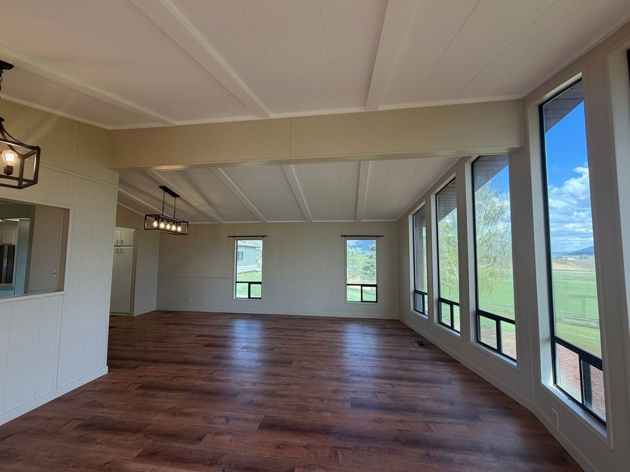 7904 Keller Rd - Photo 4 of 48