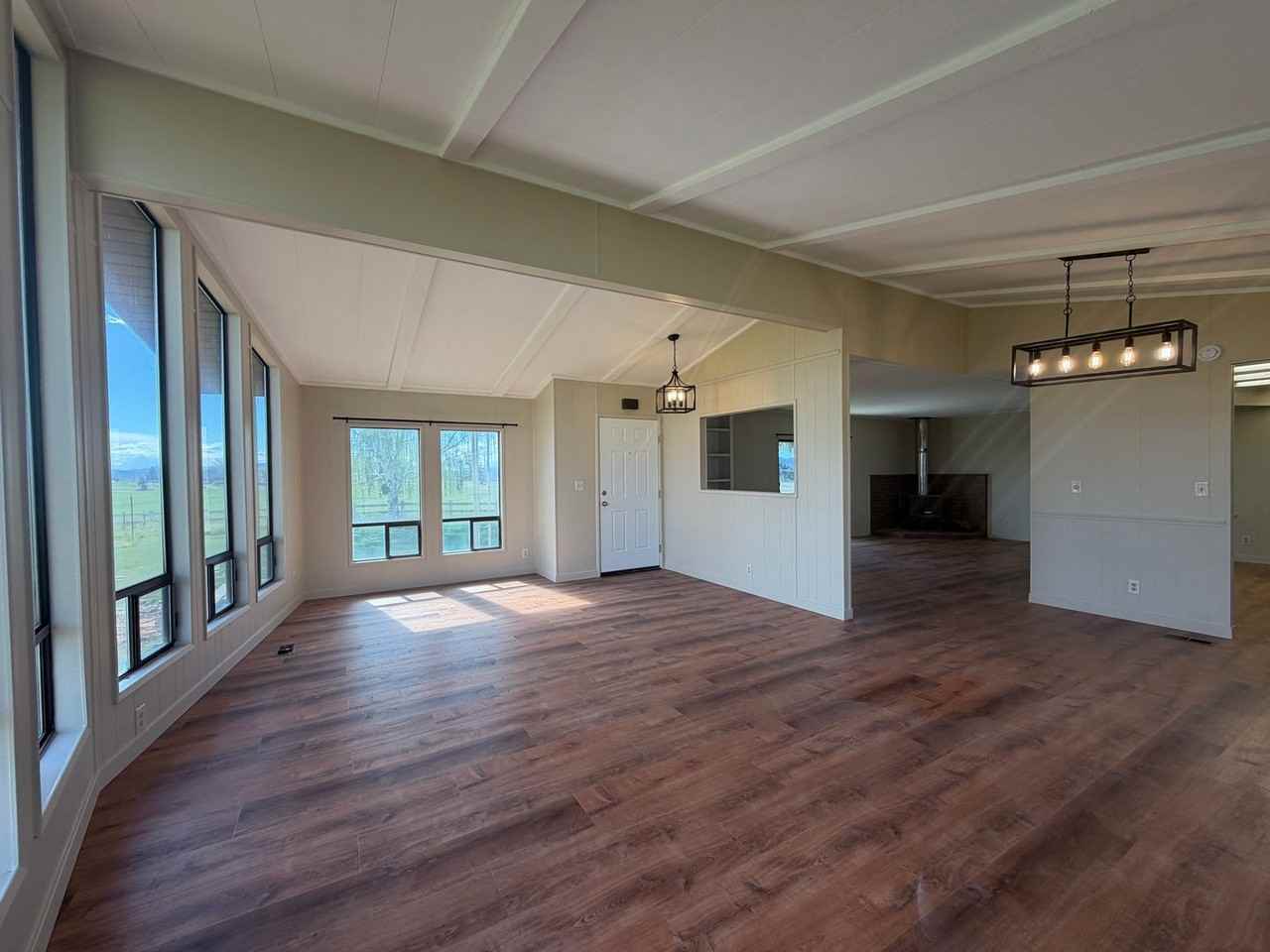 7904 Keller Rd - Photo 5 of 48