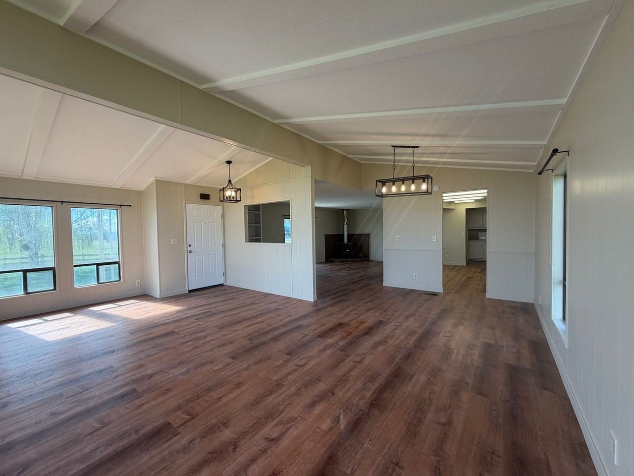 7904 Keller Rd - Photo 6 of 48