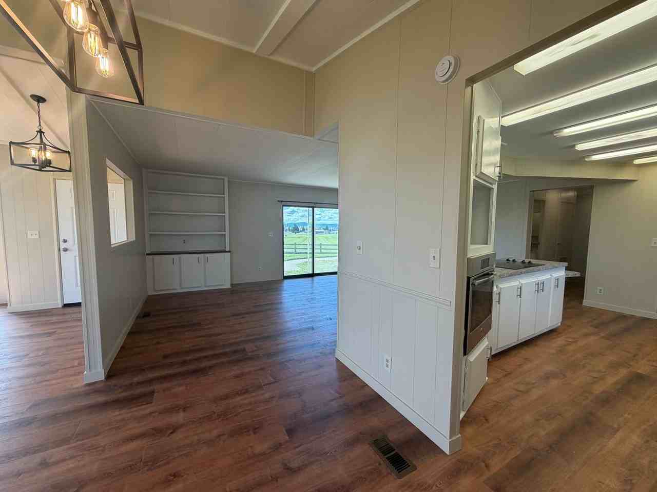 7904 Keller Rd - Photo 7 of 48