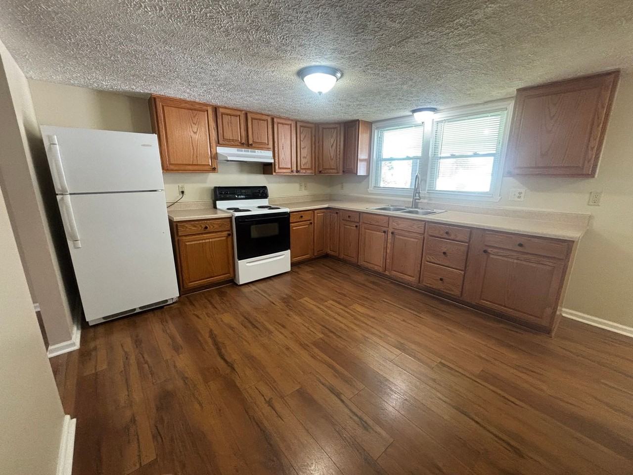 123 Cowan St - Photo 6 of 11