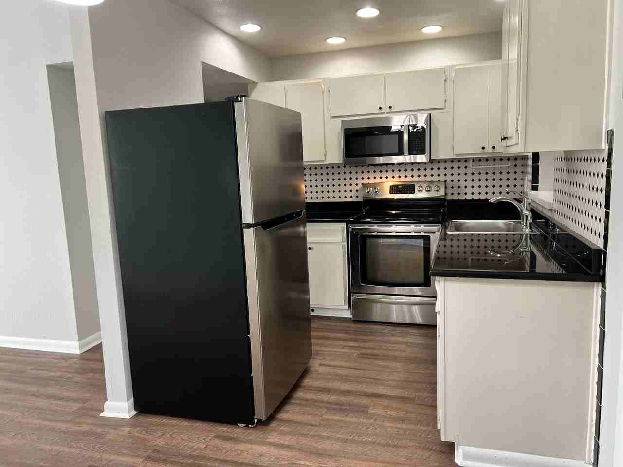 4903 S 83rd St - Photo 7 of 24