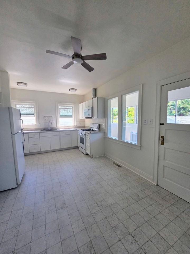 109 Post St - Photo 5 of 26