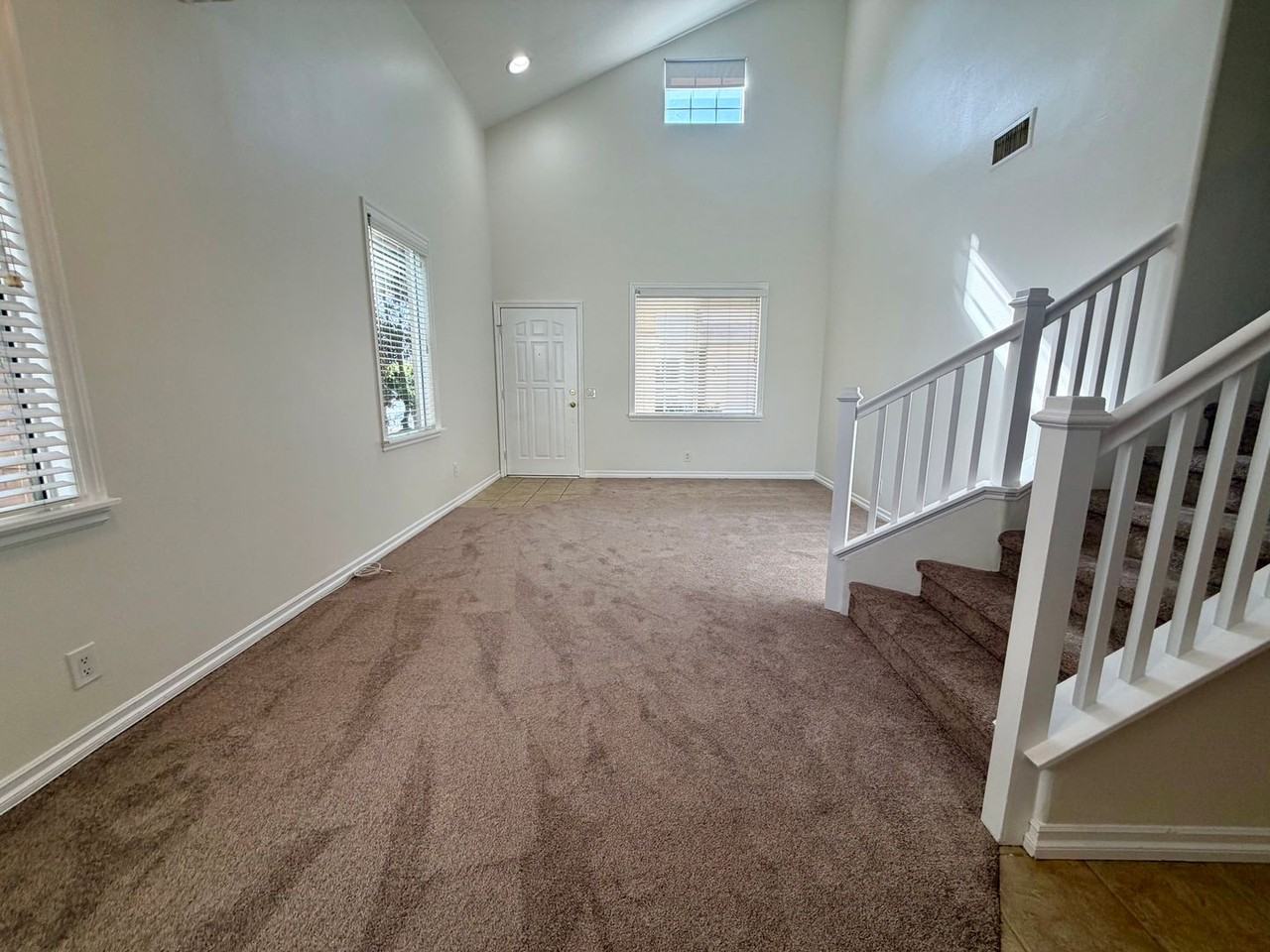 1654 Spinwood Ln - Photo 6 of 32