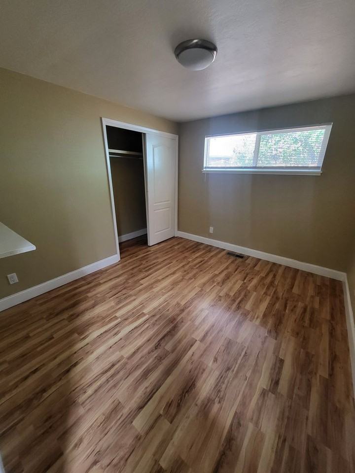 1010 S Division St - Photo 7 of 12