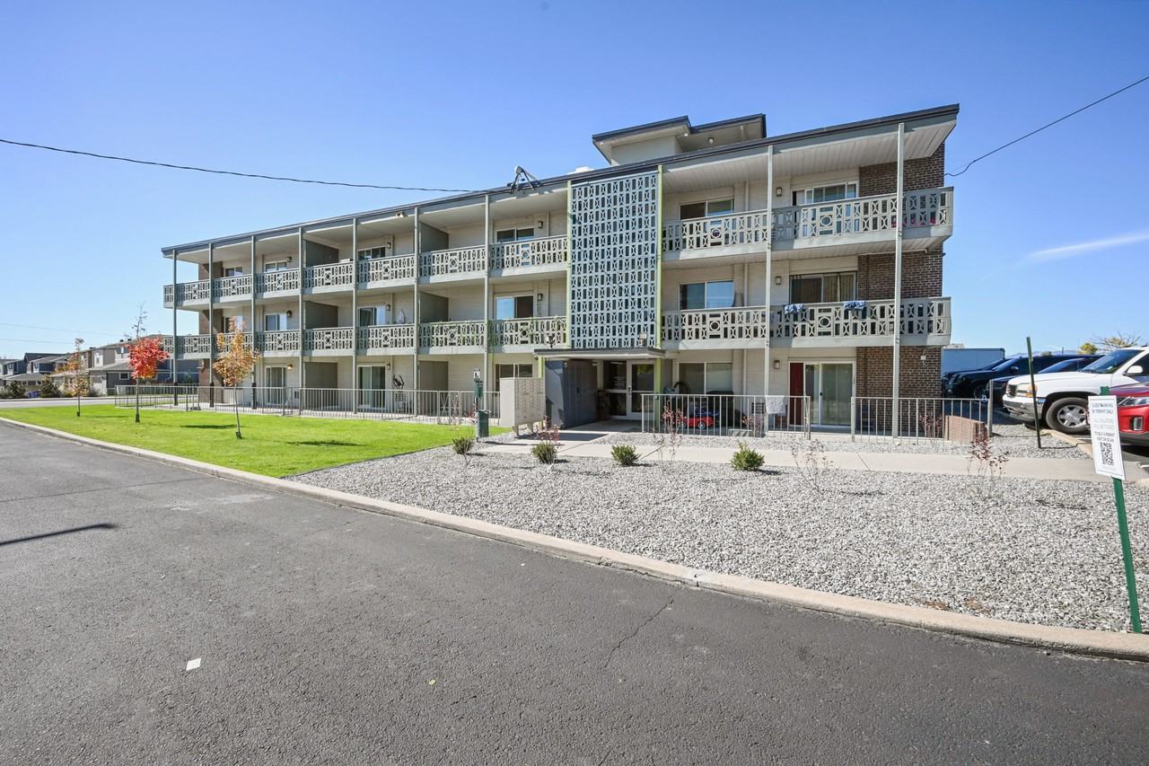 FLATS ON 70TH AT MIDTOWN - Photo 5 of 8