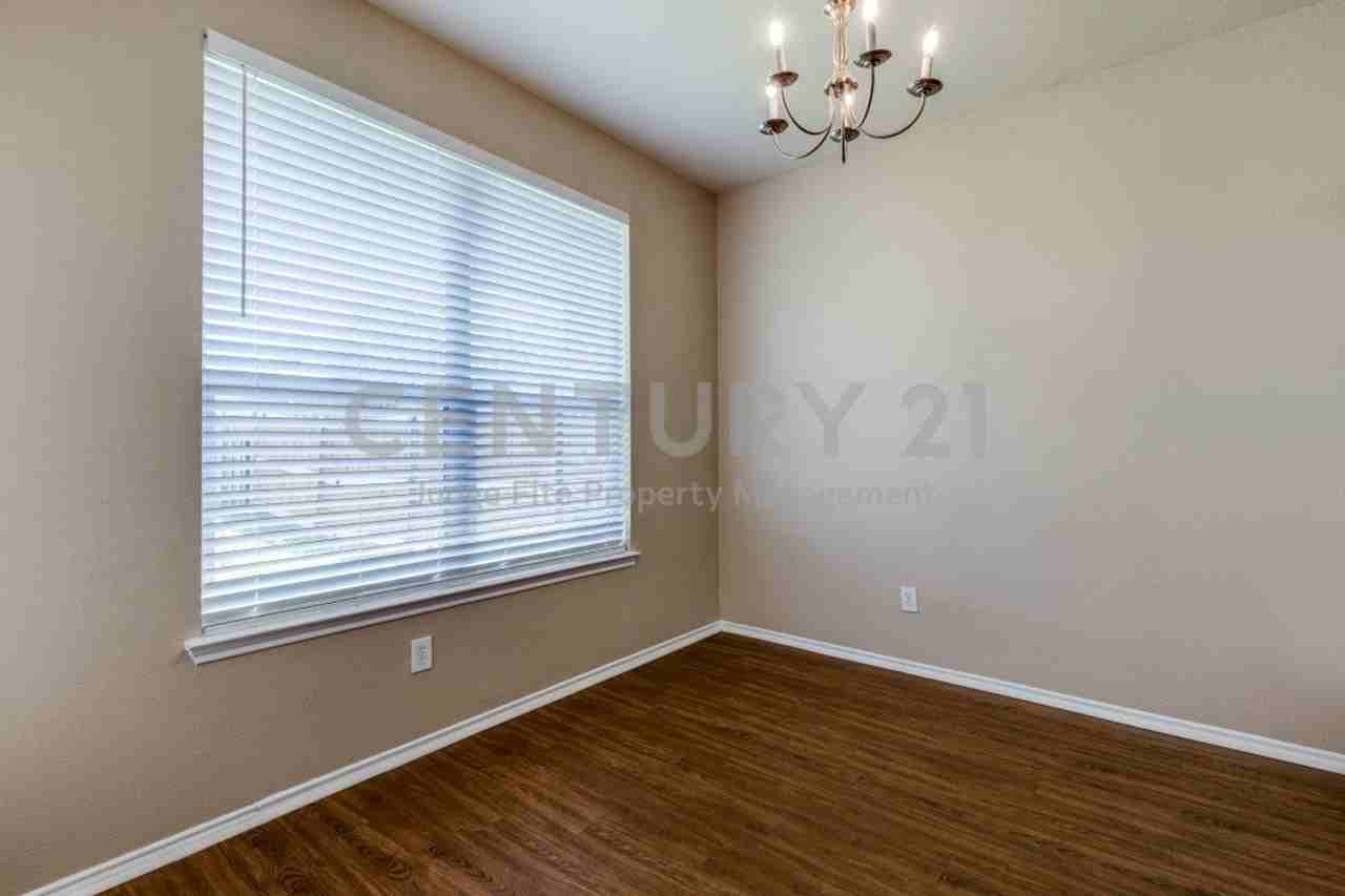 2228 Stonebrook Ln - Photo 3 of 14