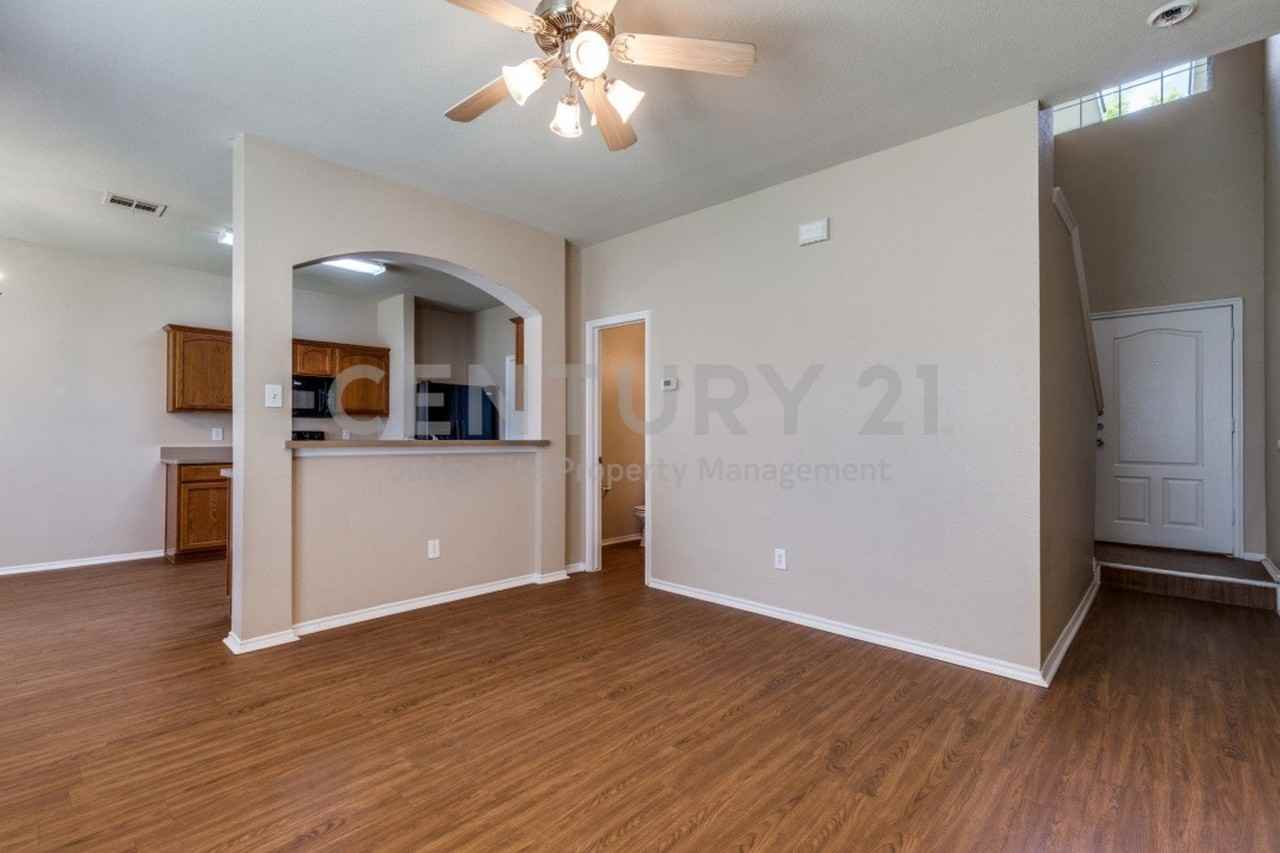 2228 Stonebrook Ln - Photo 4 of 14