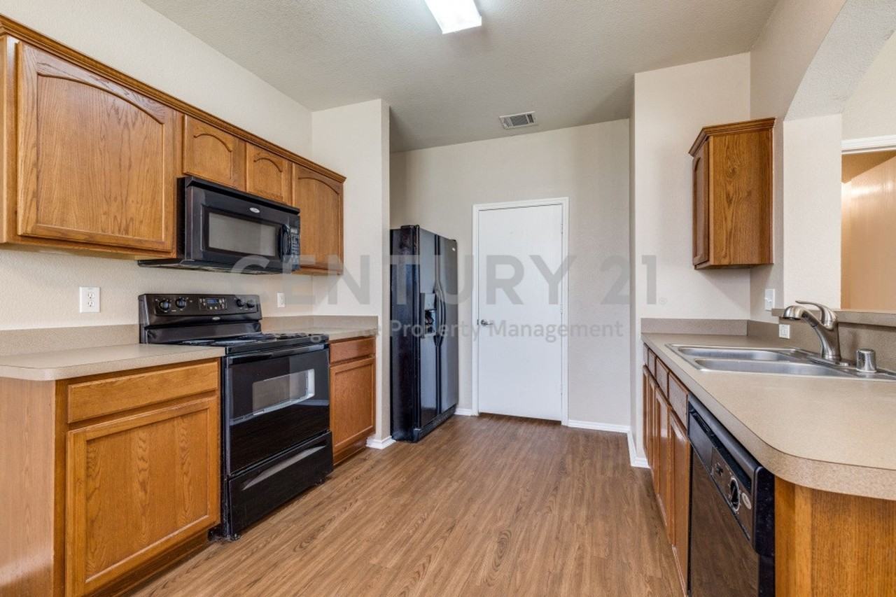 2228 Stonebrook Ln - Photo 5 of 14