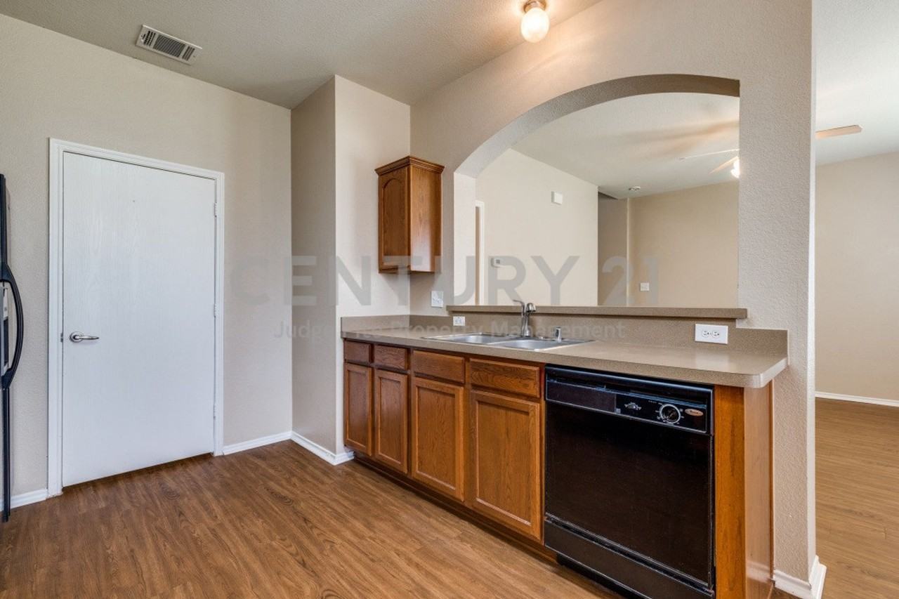 2228 Stonebrook Ln - Photo 6 of 14