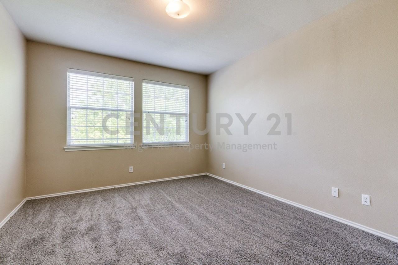 2228 Stonebrook Ln - Photo 7 of 14