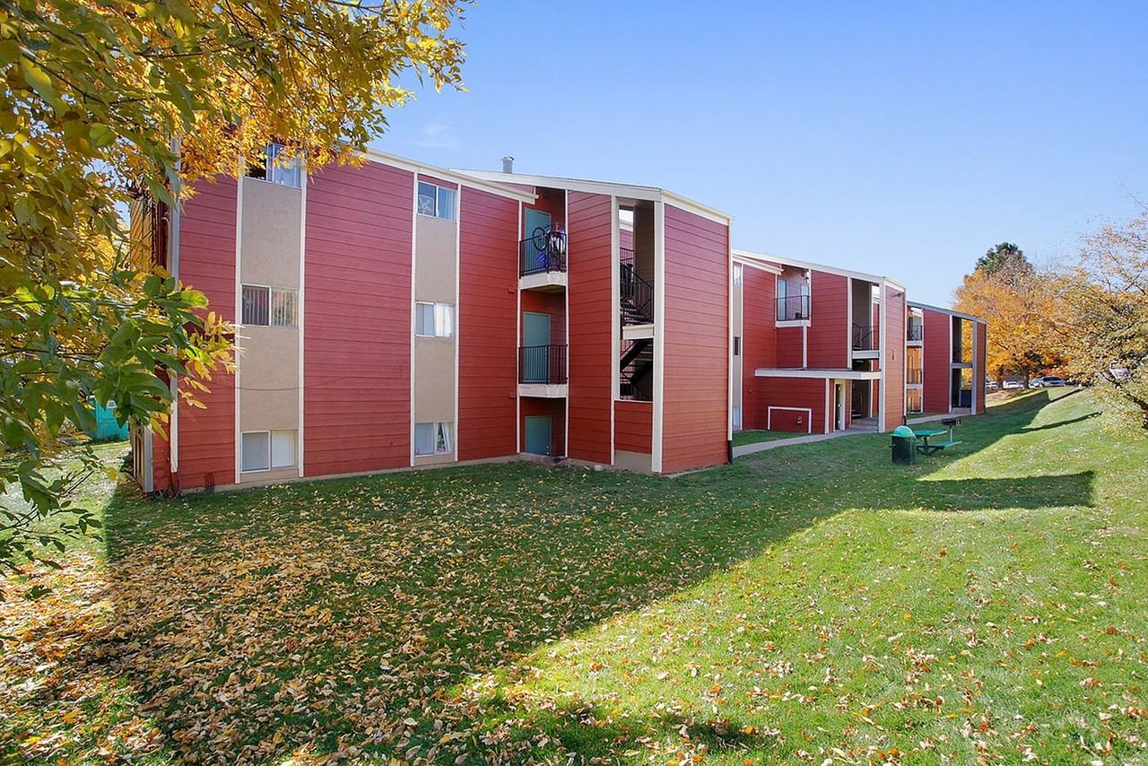 SUNRIDGE APARTMENT HOMES - Photo 4 of 17