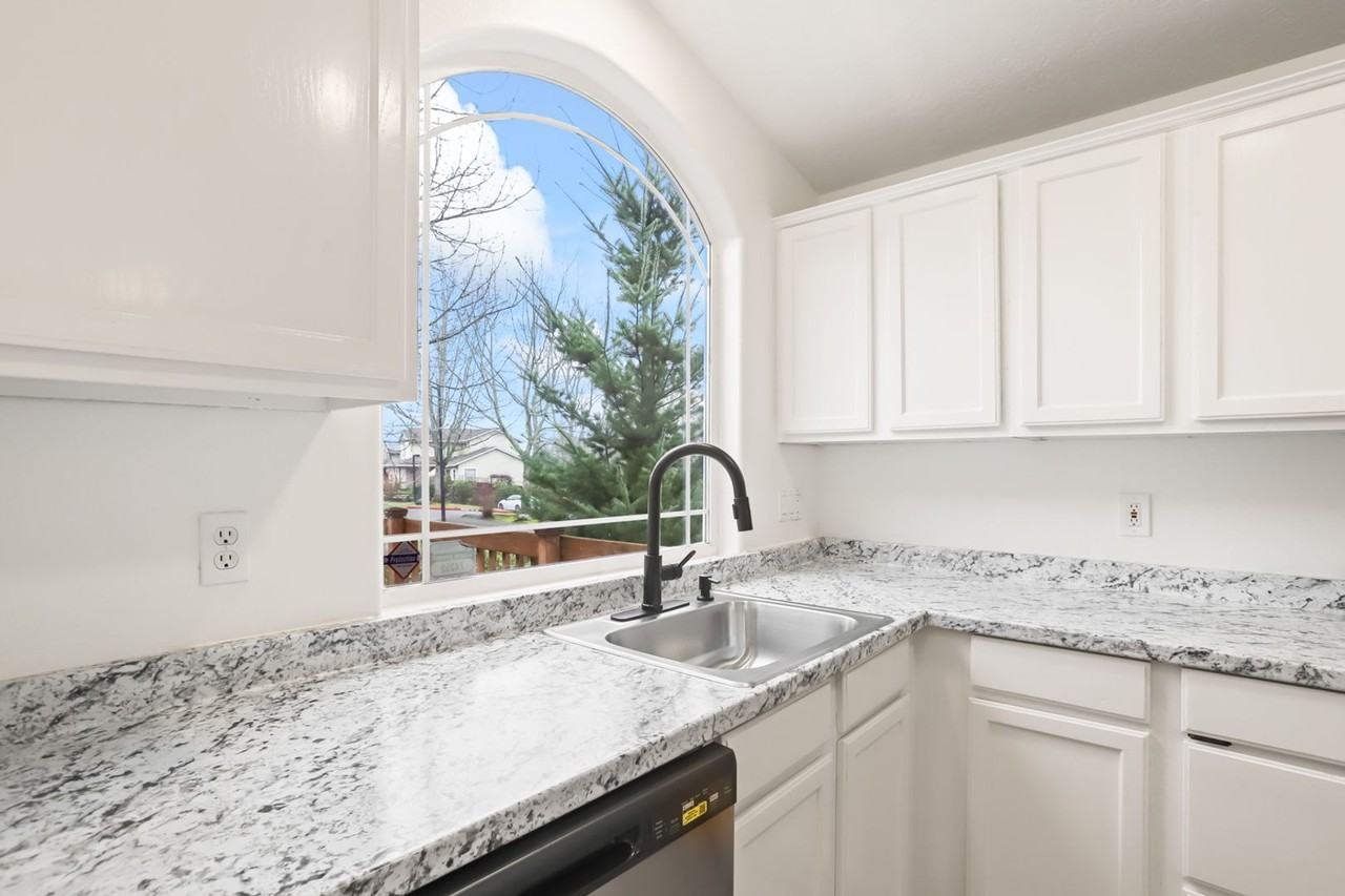 3066 Sw Corbeth Ln - Photo 3 of 41