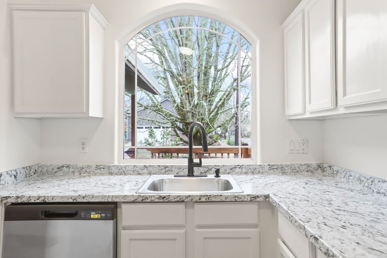 3066 Sw Corbeth Ln - Photo 4 of 41