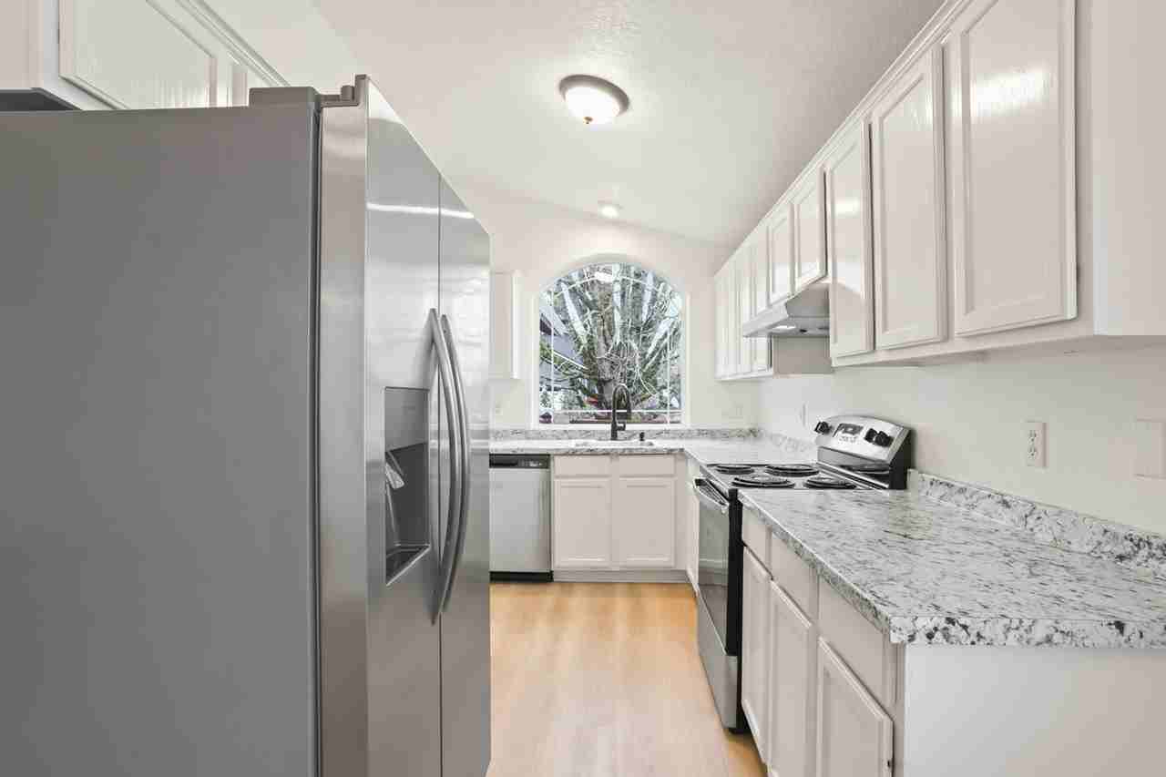 3066 Sw Corbeth Ln - Photo 5 of 41