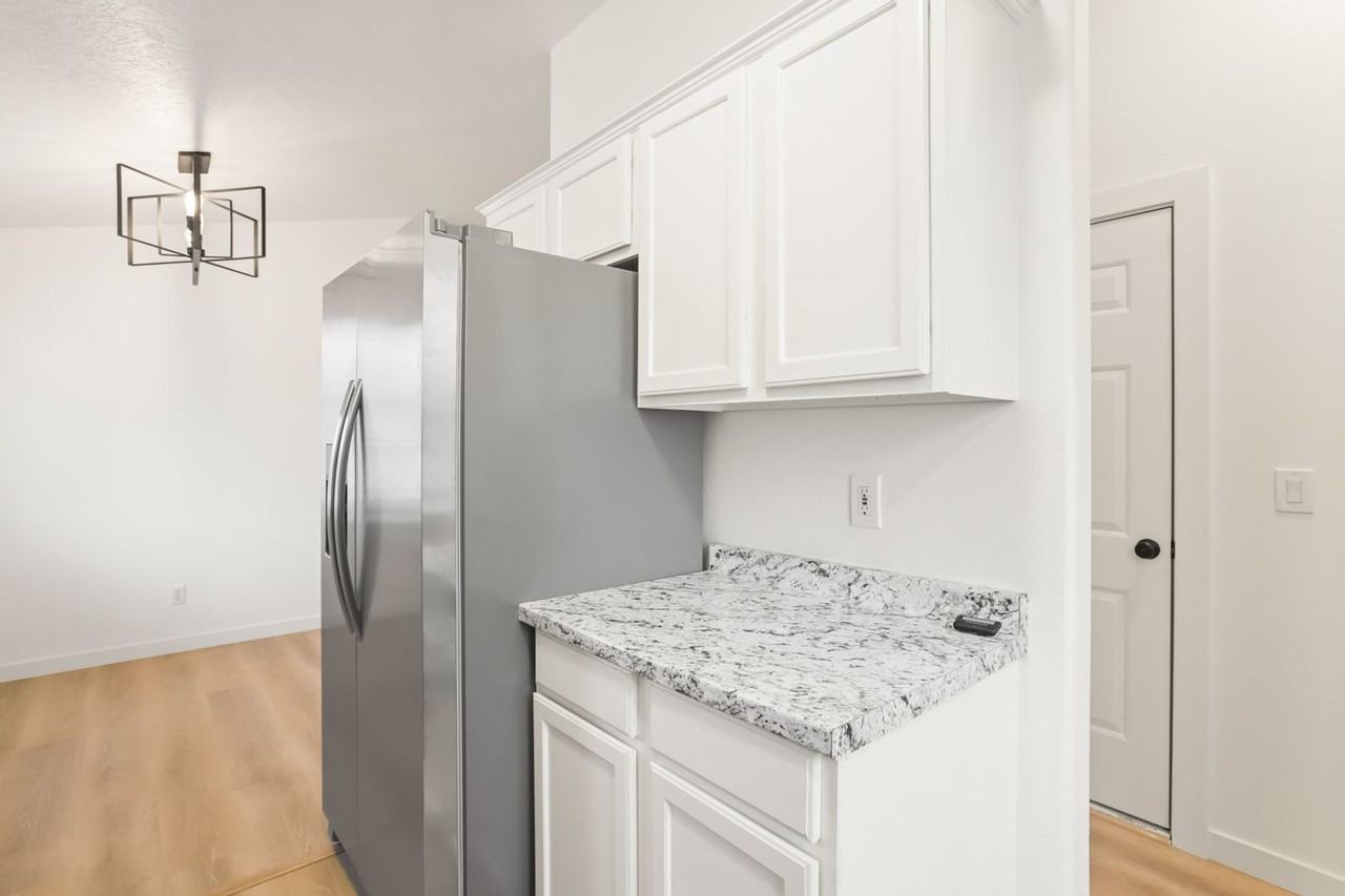 3066 Sw Corbeth Ln - Photo 6 of 41