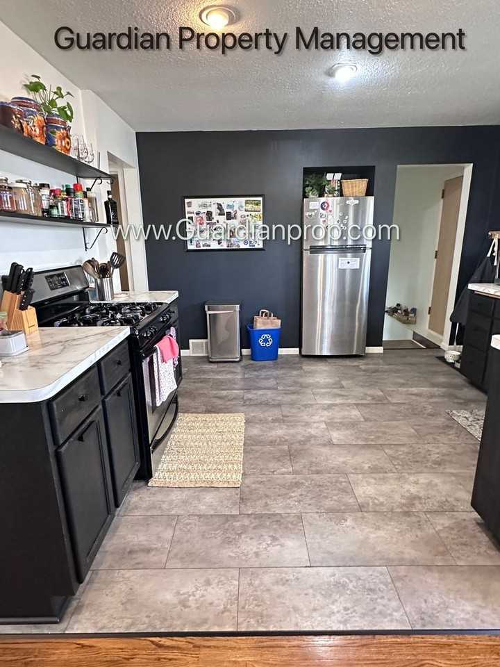 1640 Kentucky Ave S - Photo 4 of 22