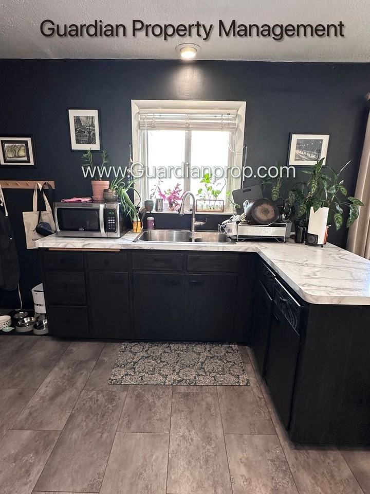 1640 Kentucky Ave S - Photo 5 of 22