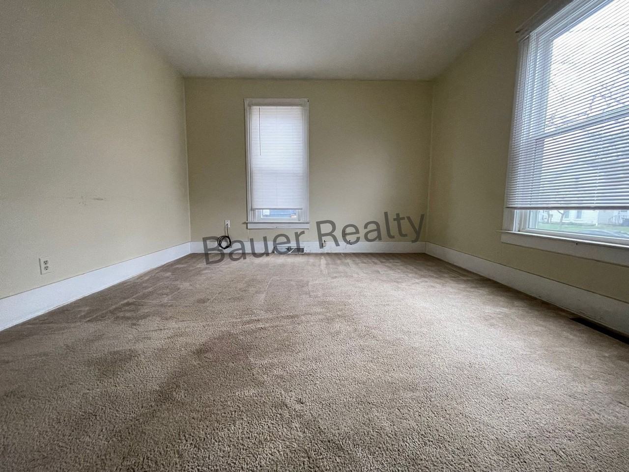 1106 Cottage St - Photo 3 of 12