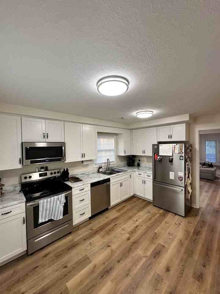 1641 York Dr - Photo 2 of 16