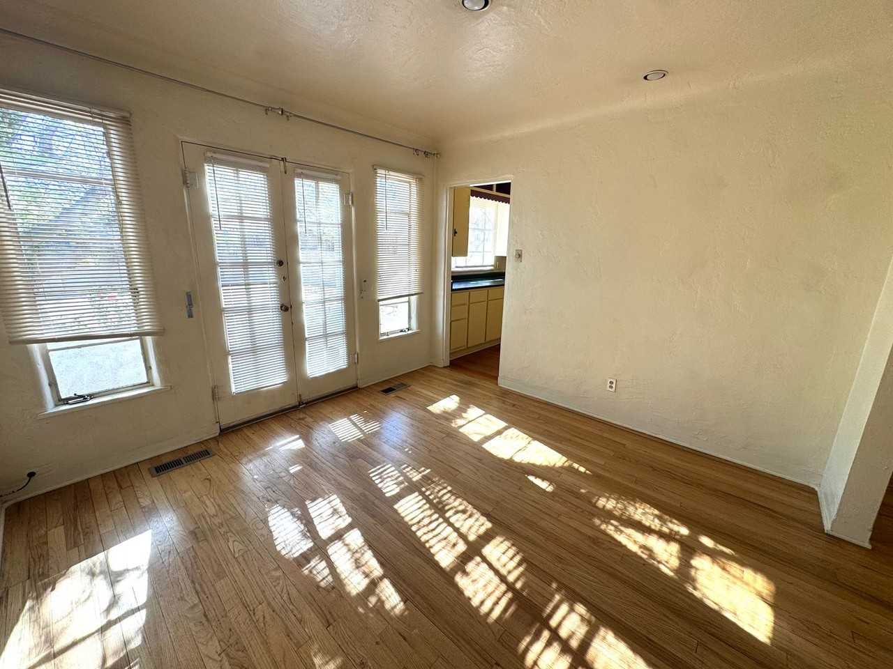 210 Carlisle Blvd Se - Photo 5 of 17