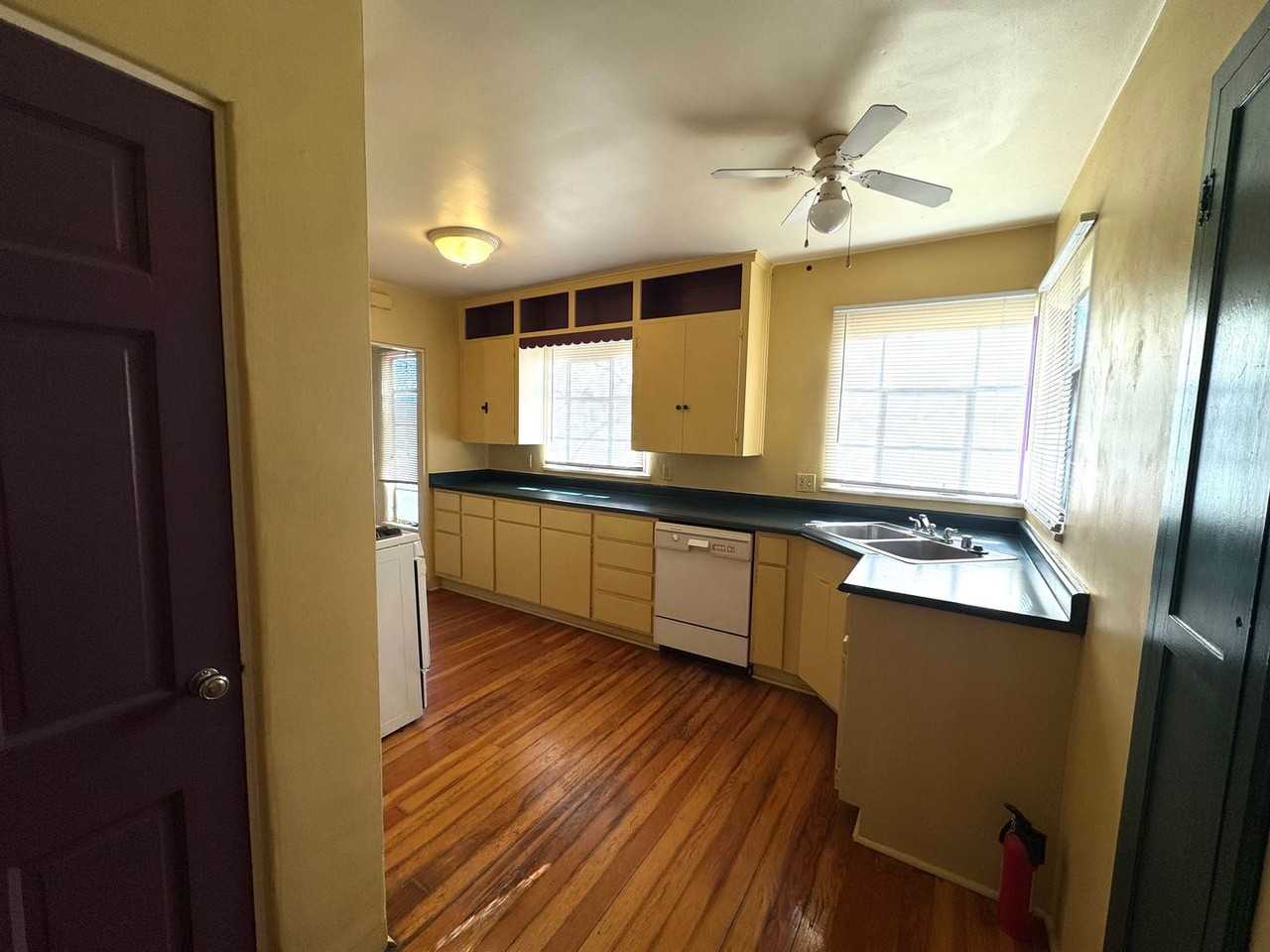 210 Carlisle Blvd Se - Photo 7 of 17