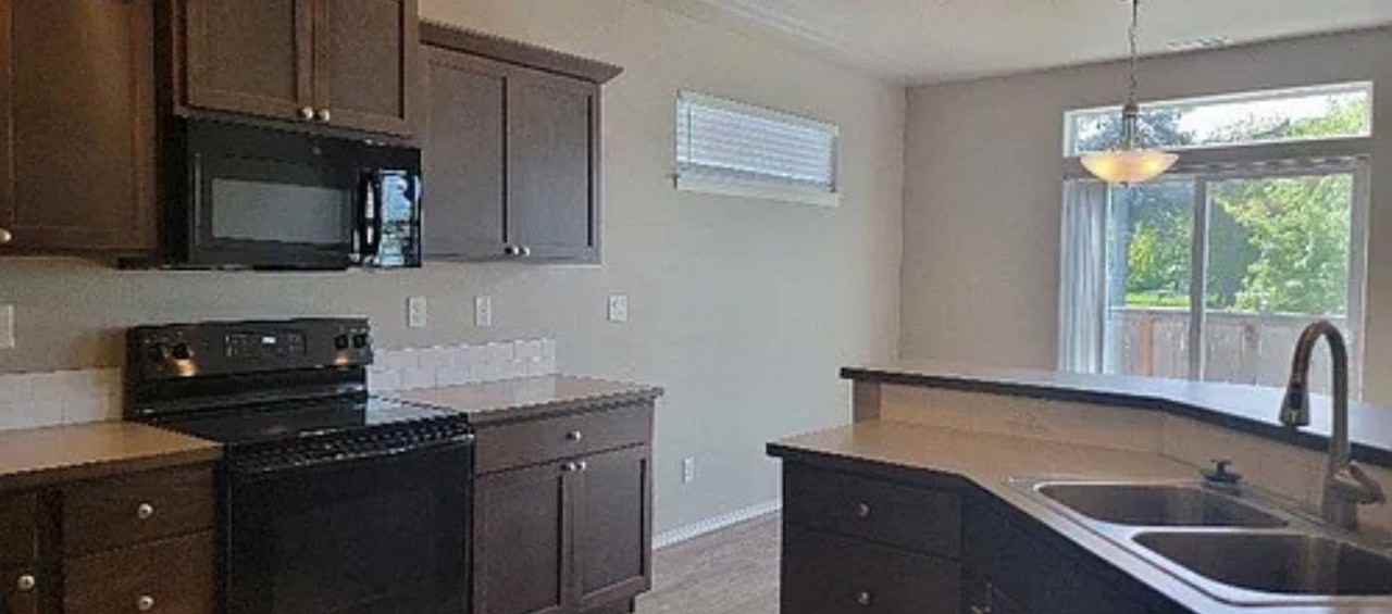 544 Casting St Se - Photo 4 of 19