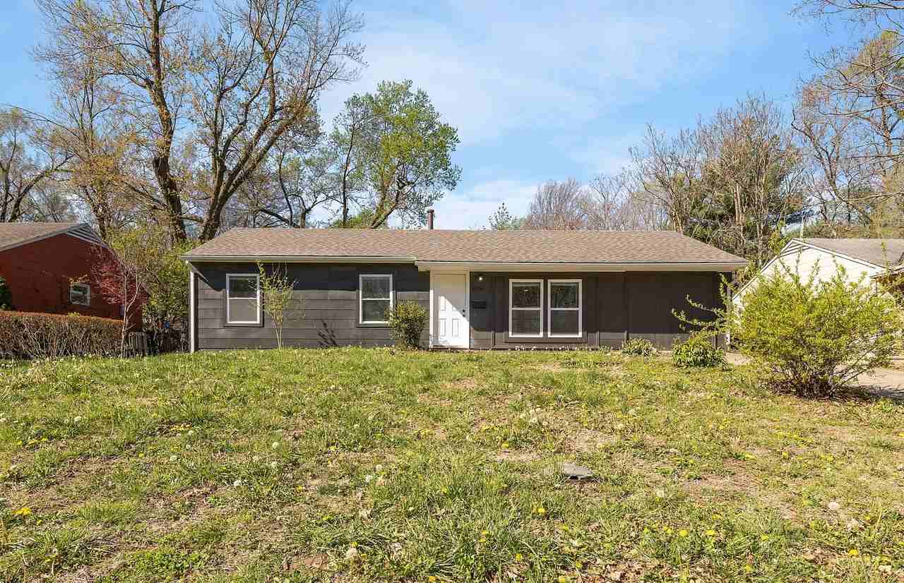 10716 Ewing Ave - Photo 2 of 31