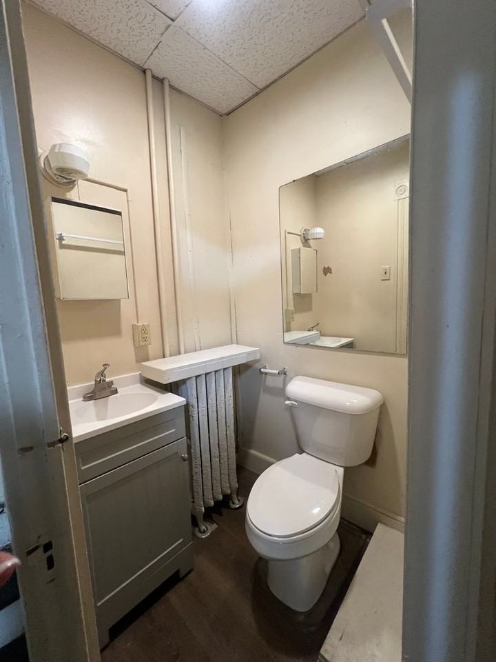 114 1/2 S Queen St - Photo 7 of 8