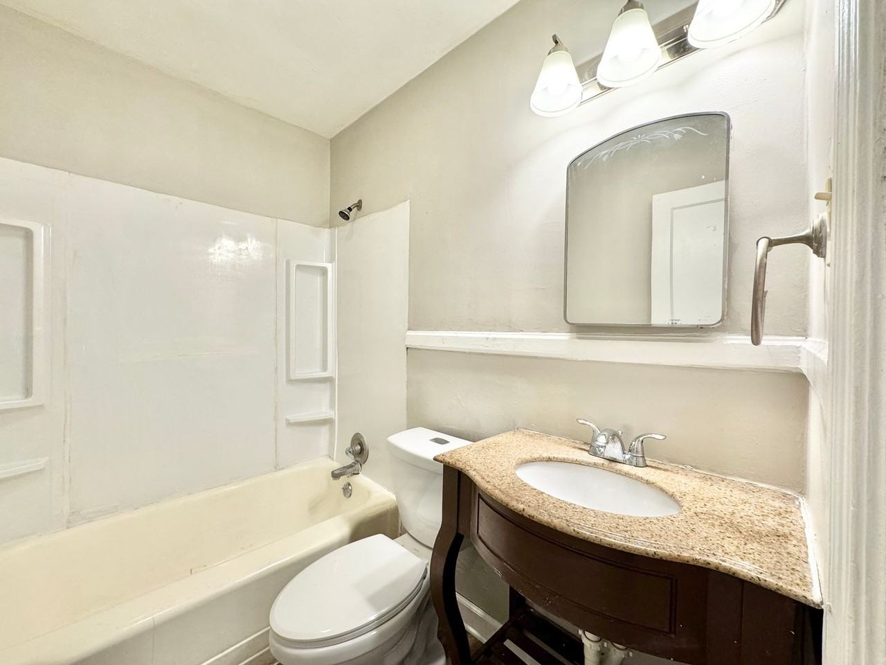 1006 E Side Dr - Photo 5 of 12