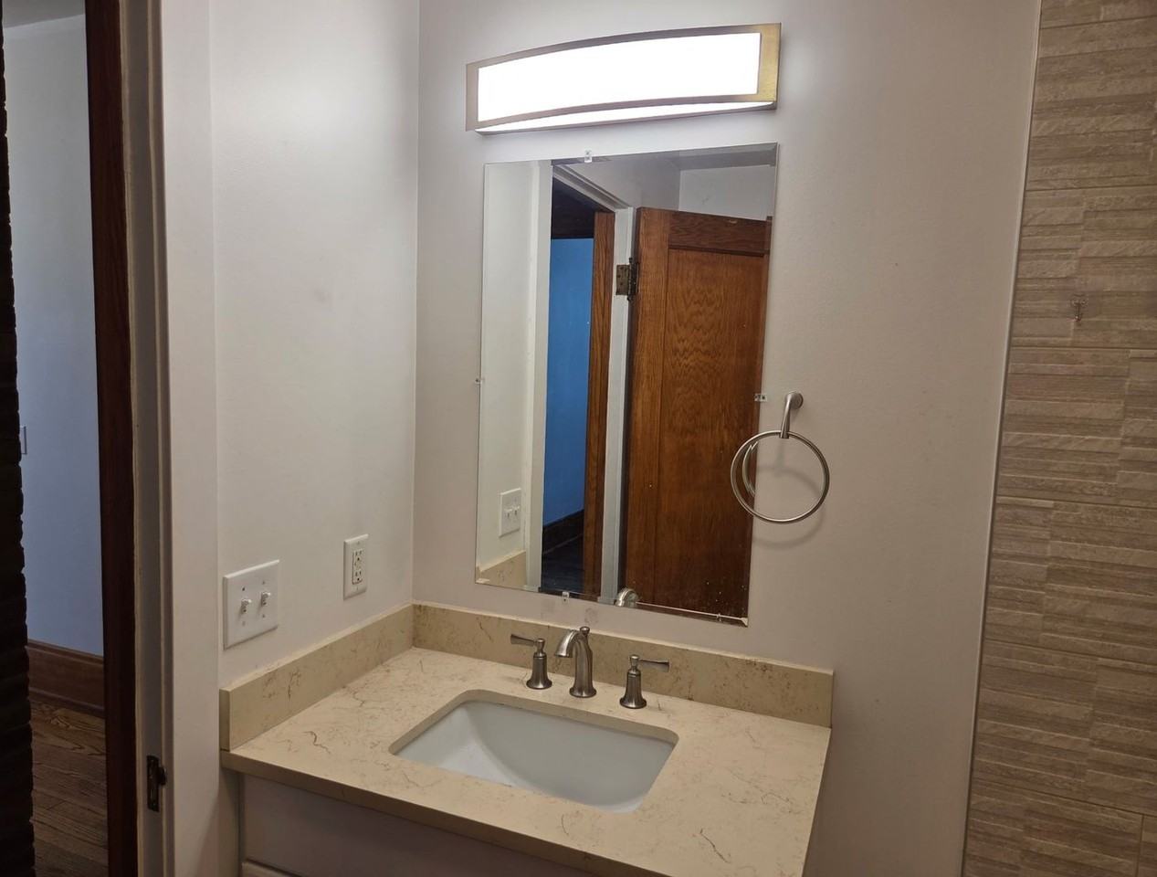 109 Erie St - Photo 5 of 10