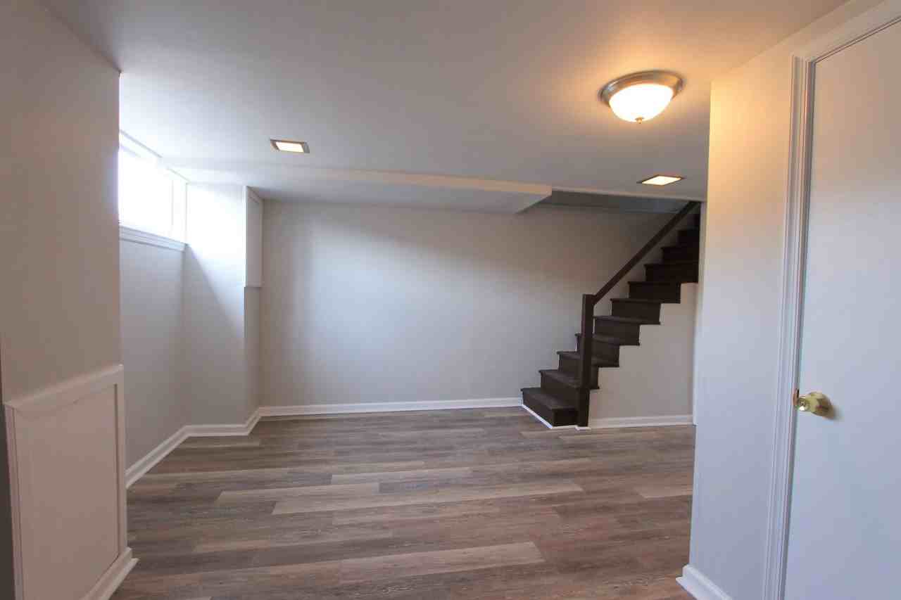 8613 Gilbert St - Photo 3 of 28