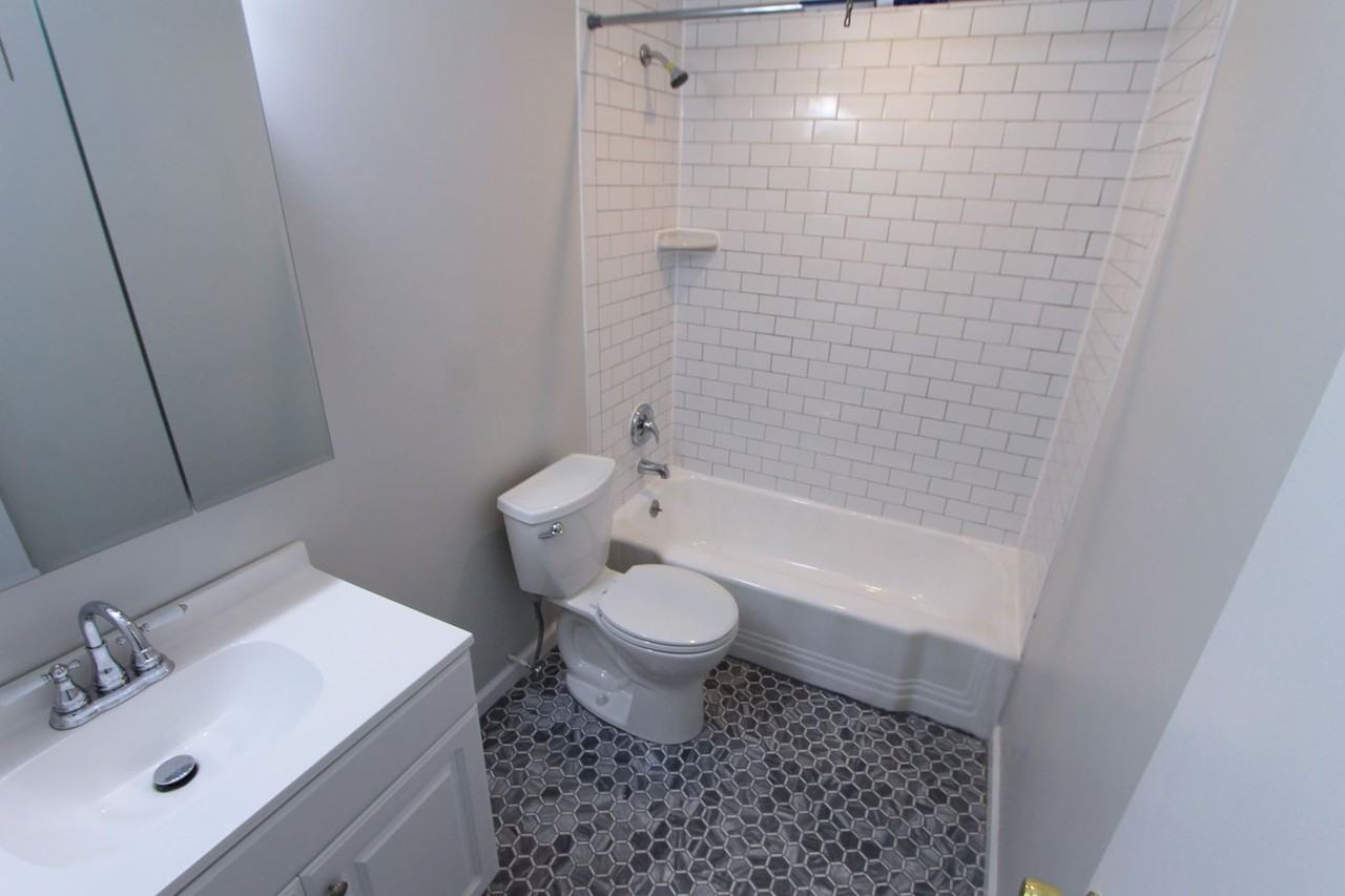 8613 Gilbert St - Photo 6 of 28