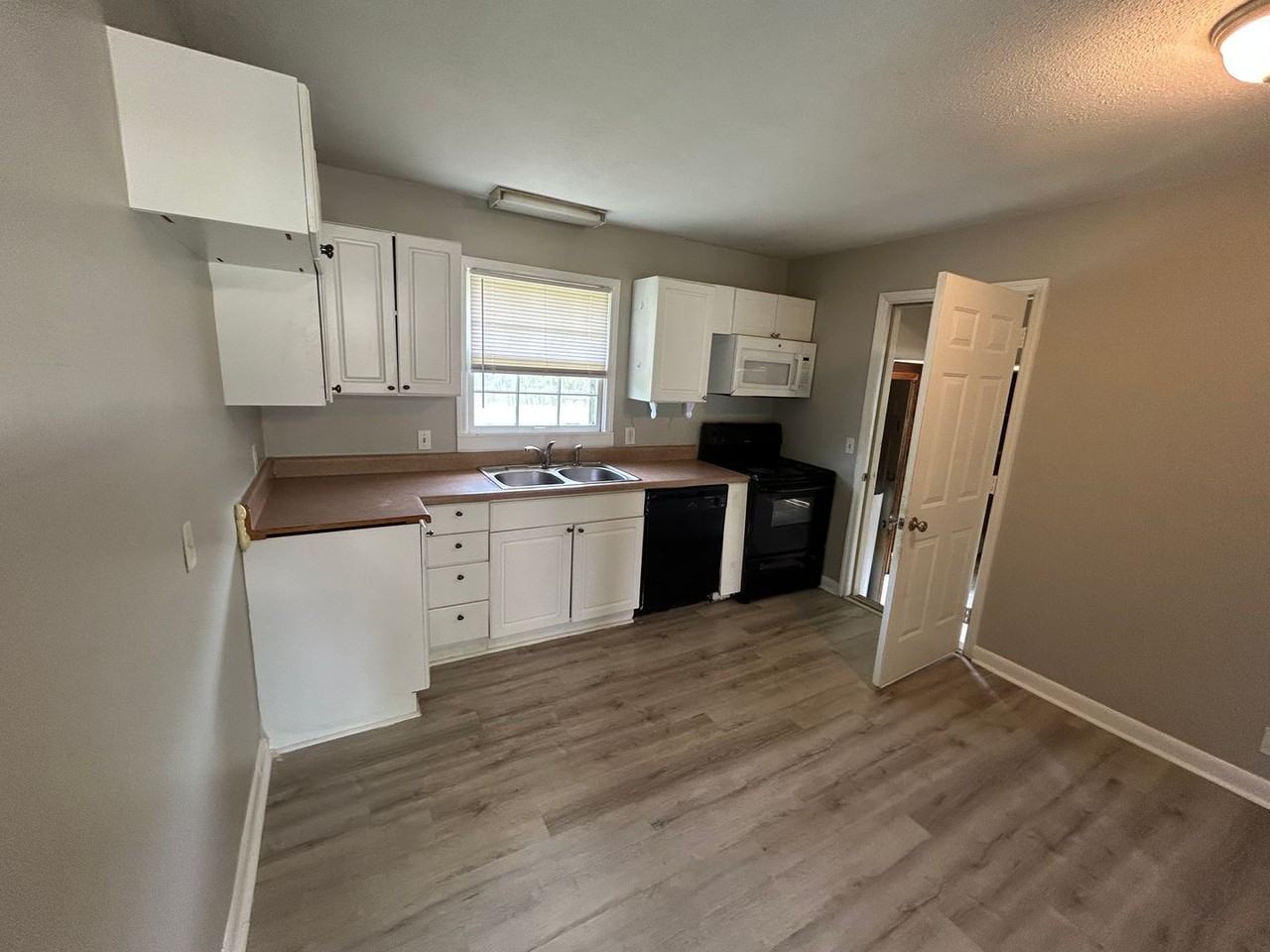 6022 Belgrade Dr Nw - Photo 2 of 12