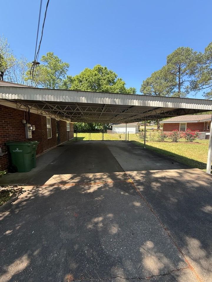 908 Greg Dr - Photo 3 of 11