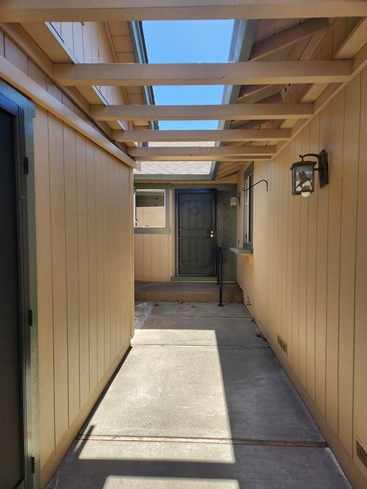 6530 Stonecroft Ter - Photo 6 of 26