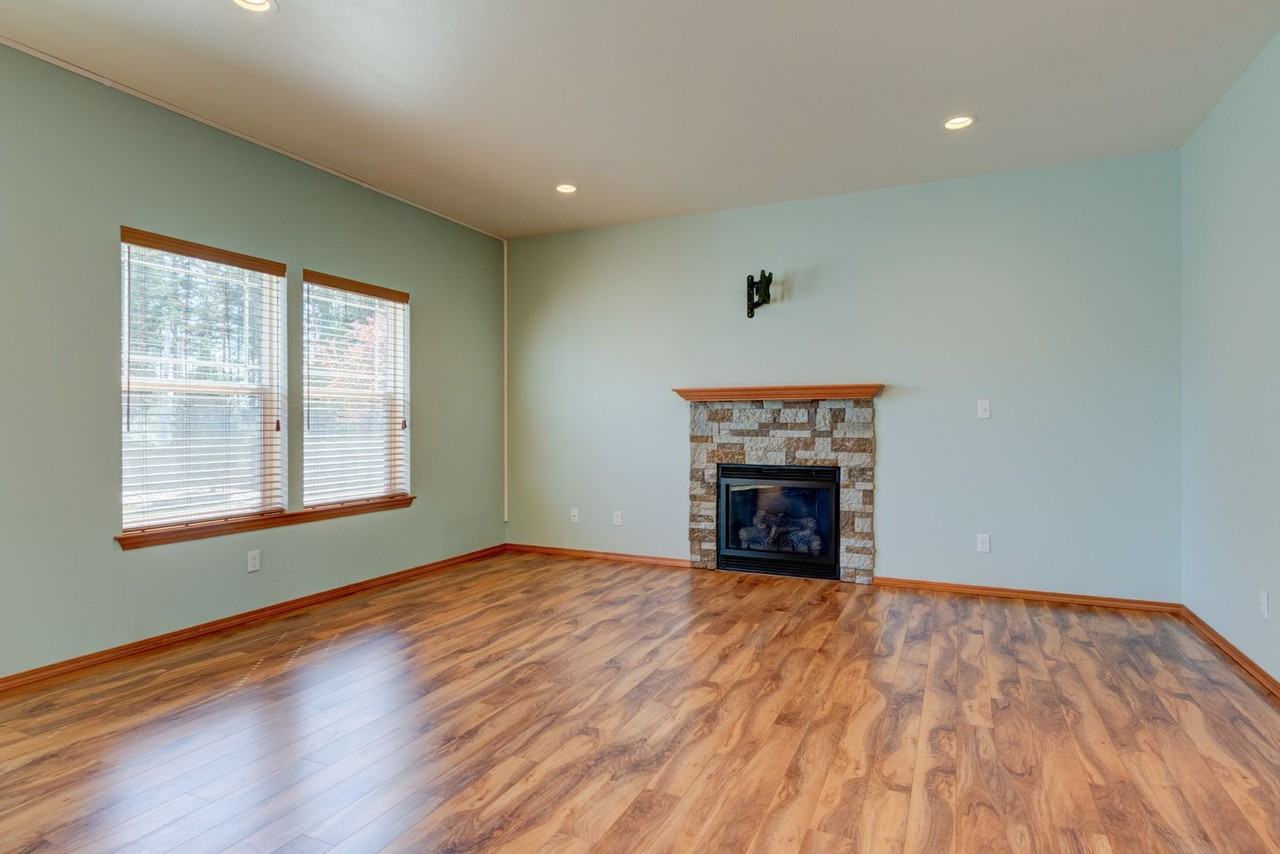 950 Lyle Ridge Cir - Photo 7 of 31