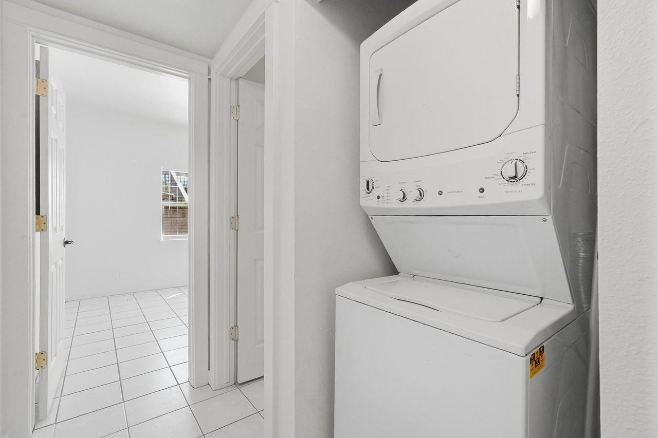 1227 N 1st Ave - Photo 6 of 28