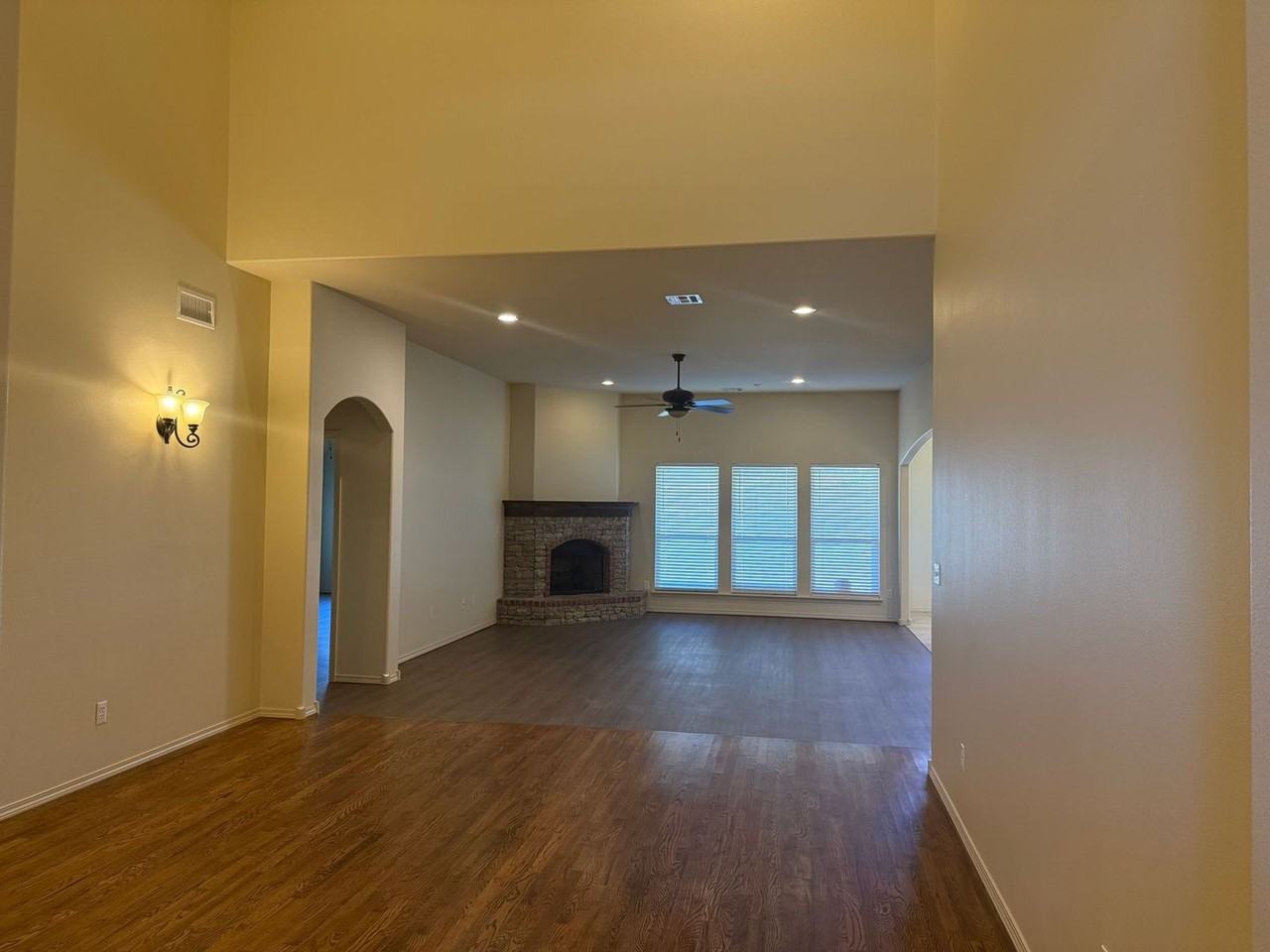 4605 N Narcissus Ave - Photo 3 of 27