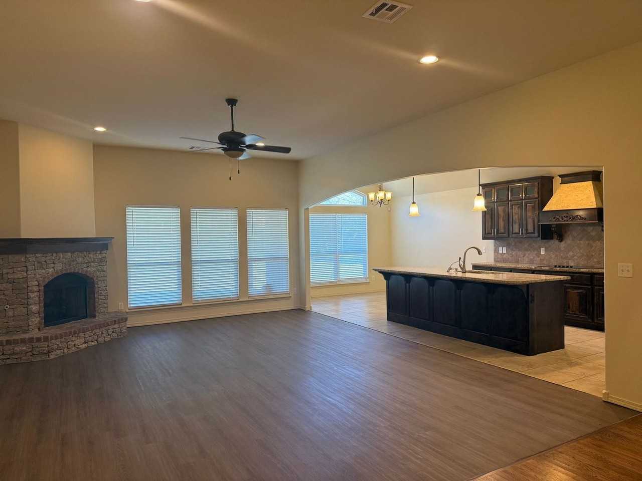 4605 N Narcissus Ave - Photo 5 of 27