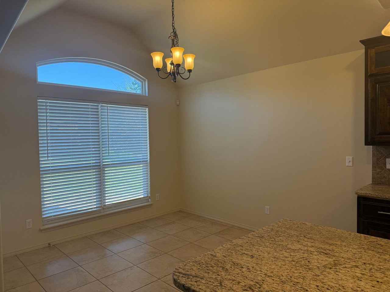 4605 N Narcissus Ave - Photo 7 of 27