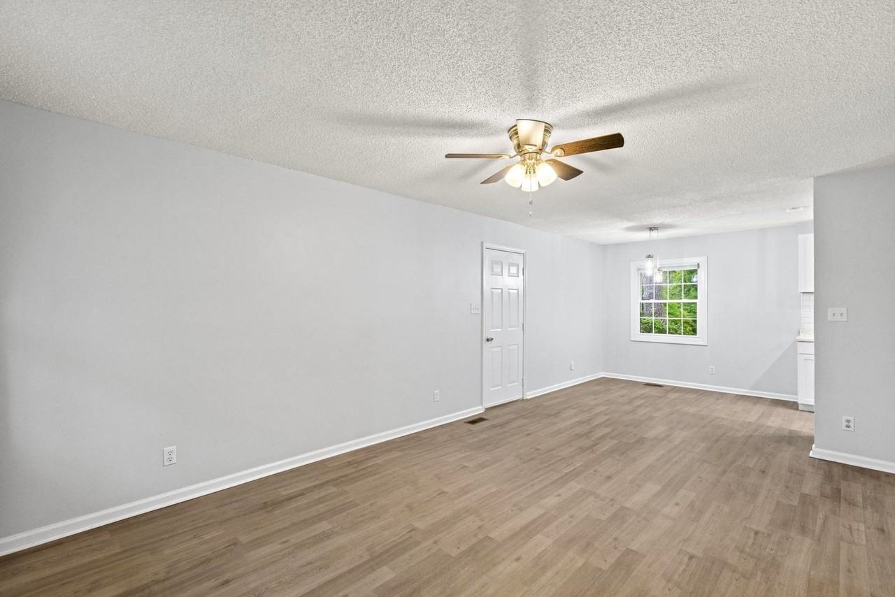 303 Cardinal Rd - Photo 3 of 20